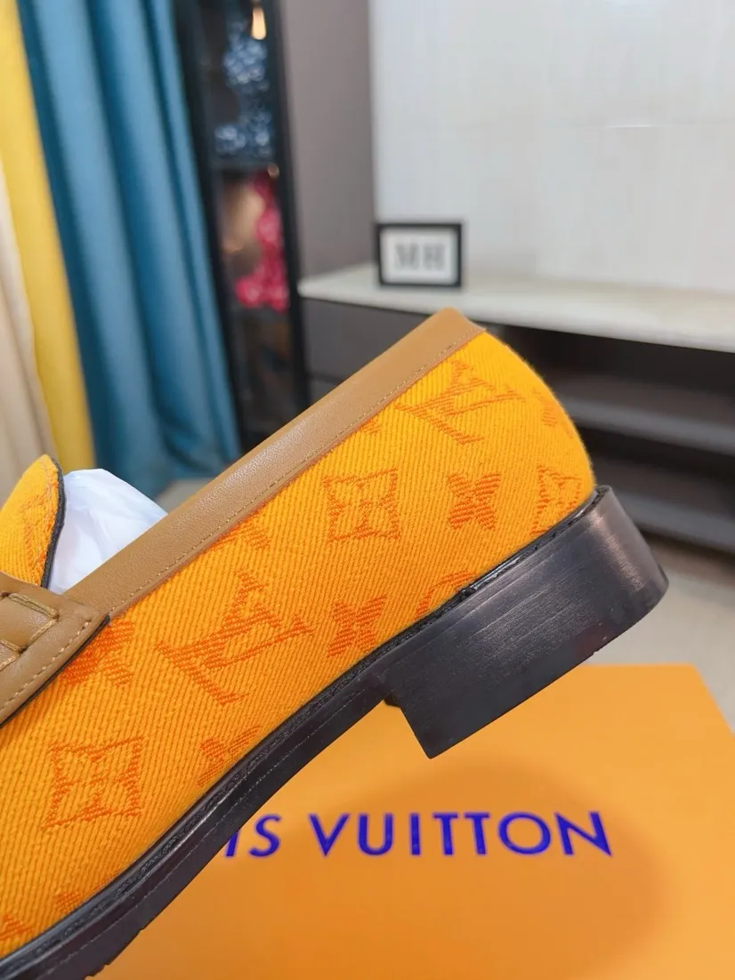 Ex-factory price 720🌹🌹High version [LV] Louis Vuitton's popular casual leather shoes🎖Fashionable and elegant🎖🎖Material: Original imported open-edge beaded cowhide, washed cowhide leather lining, original open-molded rubber outsole, high-end and classy, ​​elegant quality, instantly transforming into a handsome man ❤❤Standard\nNumber: 38-44
